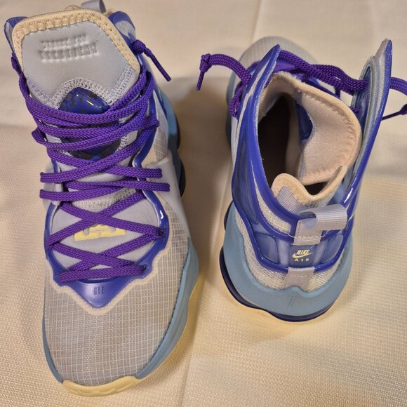 Nike Youth basketball sneakers - Picture 11 of 13